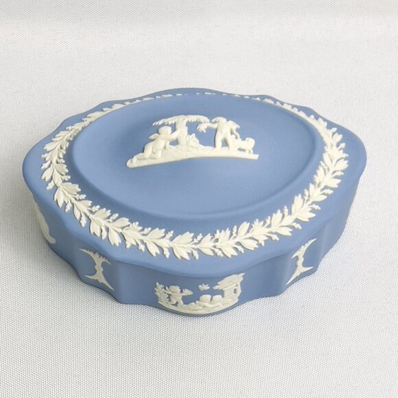 Wedgwood Vintage Trinket Box Jasperware Cupids Angels Pegasus England 1940’s - Picture 9 of 11